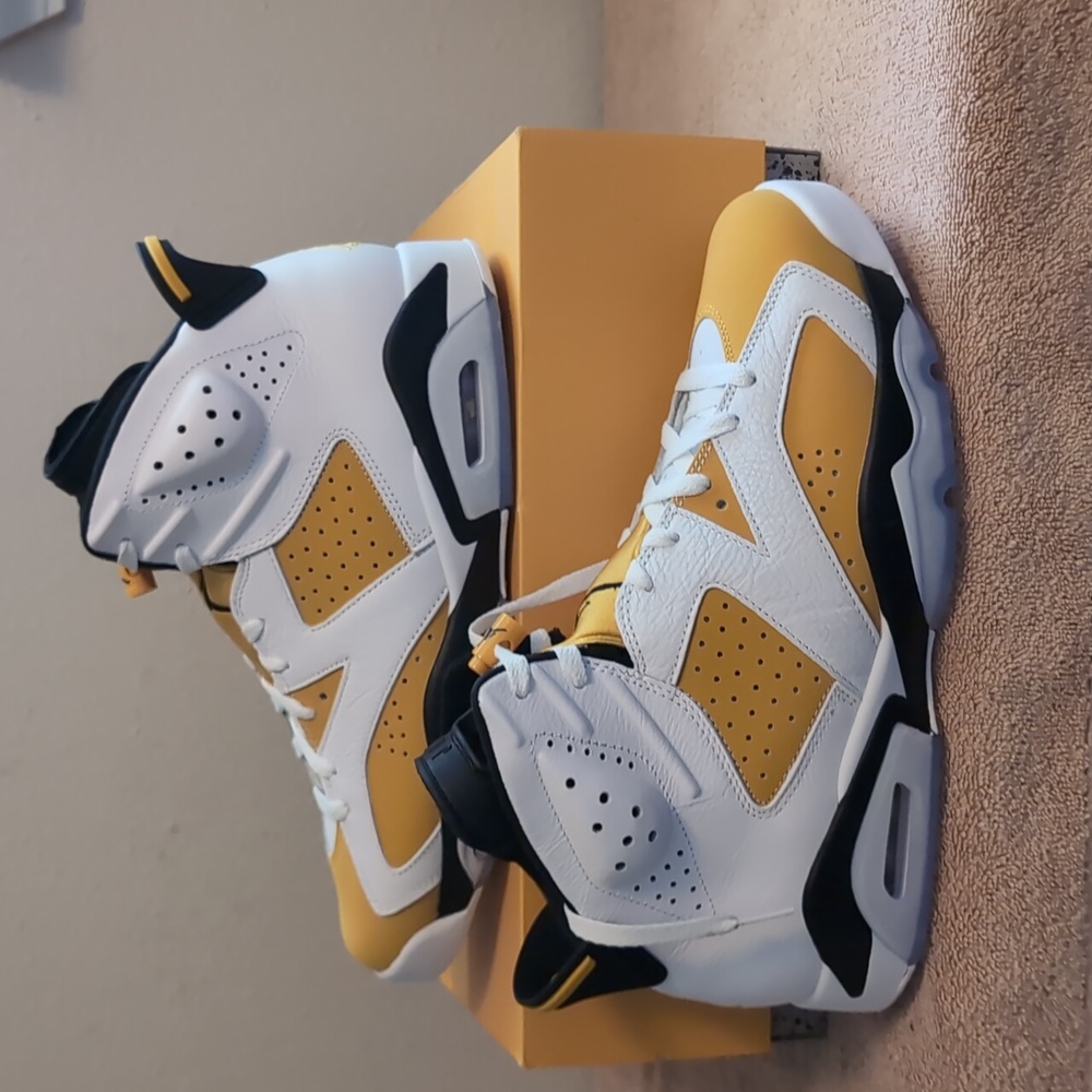 🏀🔥 Jordan 6 Ochre Size 12